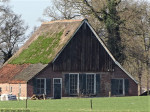 Een oude verlaten boerderij